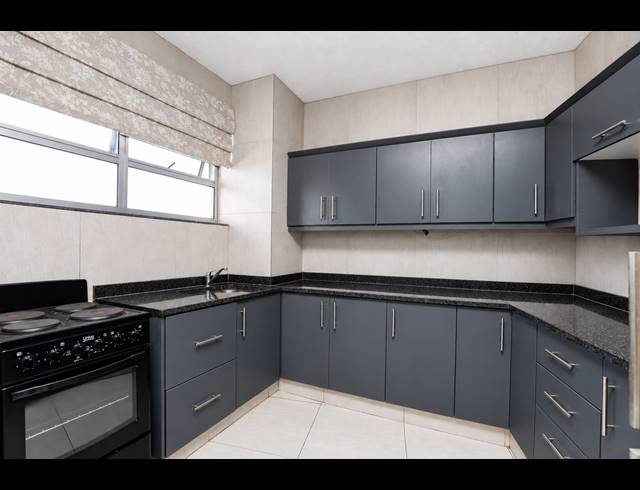 1 BEDROOM APARTMENT FOR SALE IN ESSENWOOD
